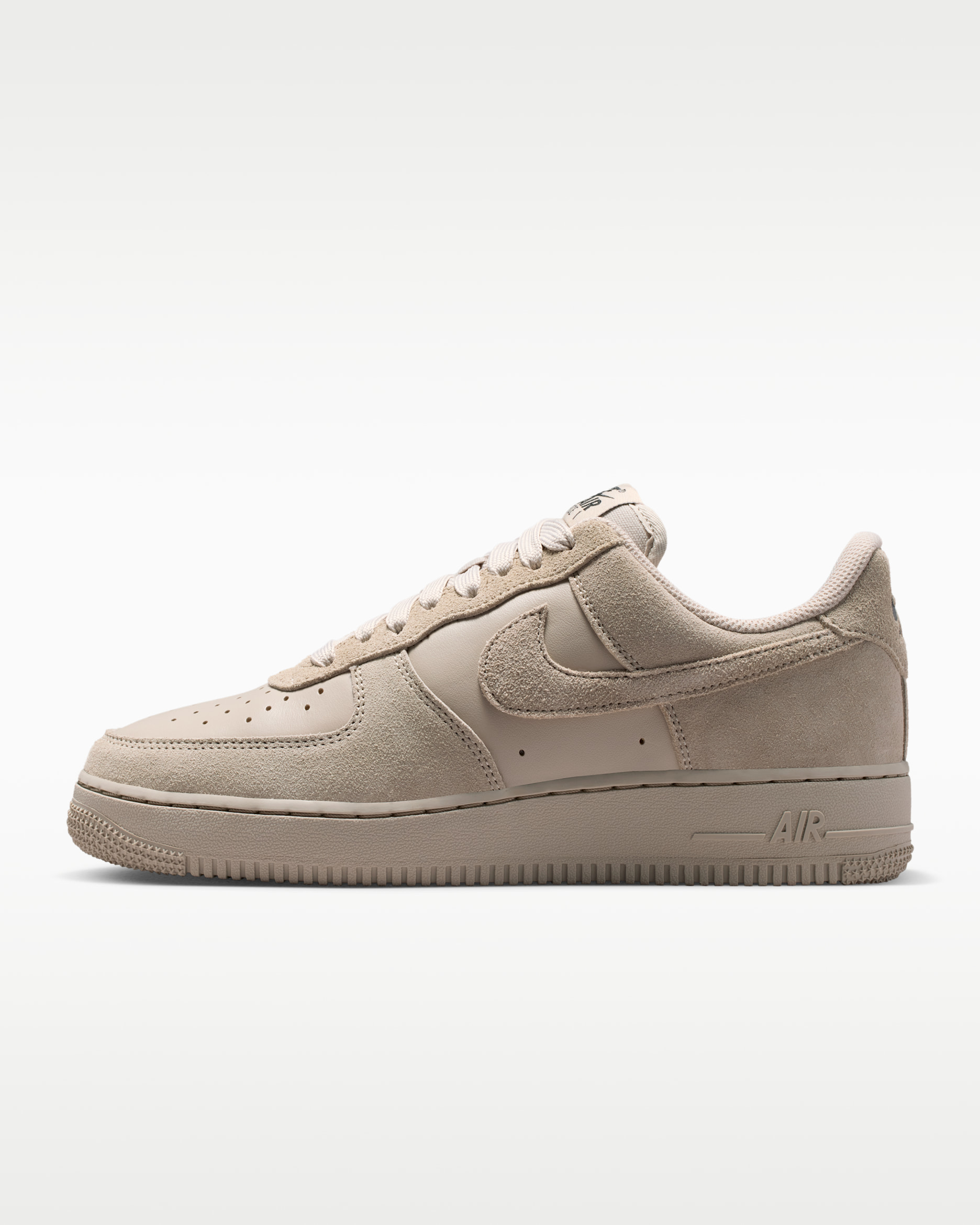 【未使用】NIKE ナイキ　エア フォース 1 ’07 スニーカー　ベージュ NIKE公式】ナイキ エア フォース 1 '07 ウィメンズシューズ.オンライン